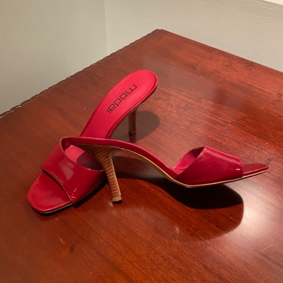 Moda Scarlet Open-Toe Heels - Picture 2 of 3
